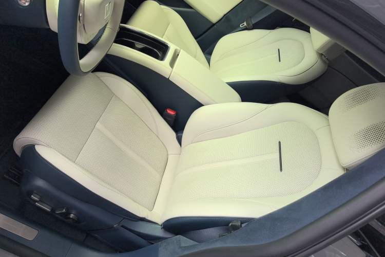 Used Zeekr 007 2024 Rear-Drive Enhanced Version 100 kWh Left Front Seat