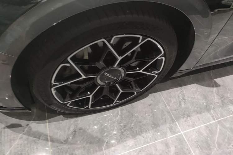 Used Zeekr 007 2024 Four-Wheel Drive Intelligent Driving Version 100 kWh Left Front Wheel Hub