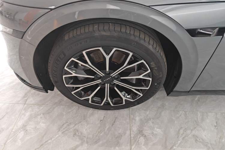 Used Zeekr 007 2024 Rear-Drive Enhanced Version 75 kWh Left Front Wheel Hub