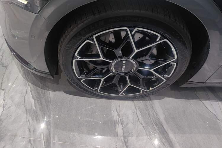 Used Zeekr 007 2024 Four-Wheel Drive Intelligent Driving Version 100 kWh Left Front Wheel Hub