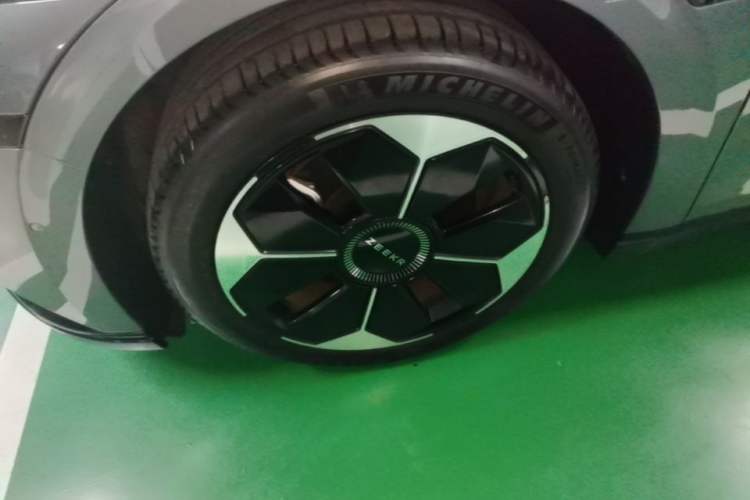 Used Zeekr 007 2024 Rear-Drive Version 75 kWh Left Front Wheel Hub