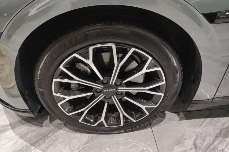 Used Zeekr 007 2024 Rear-Drive Version 75 kWh Left Front Wheel Hub