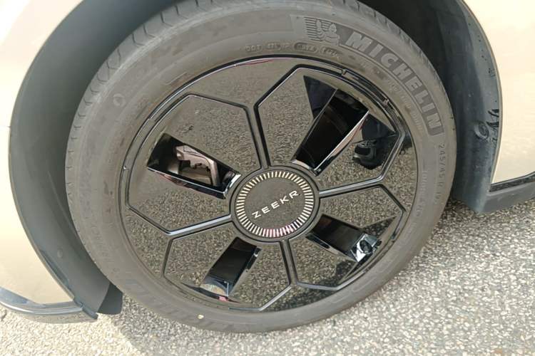 Used Zeekr 007 2024 Rear-Drive Intelligent Driving Version 100 kWh Left Front Wheel Hub