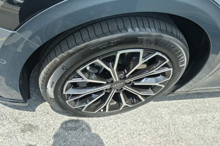 Used Zeekr 007 2024 Rear-Drive Intelligent Driving Version 75 kWh Left Front Wheel Hub