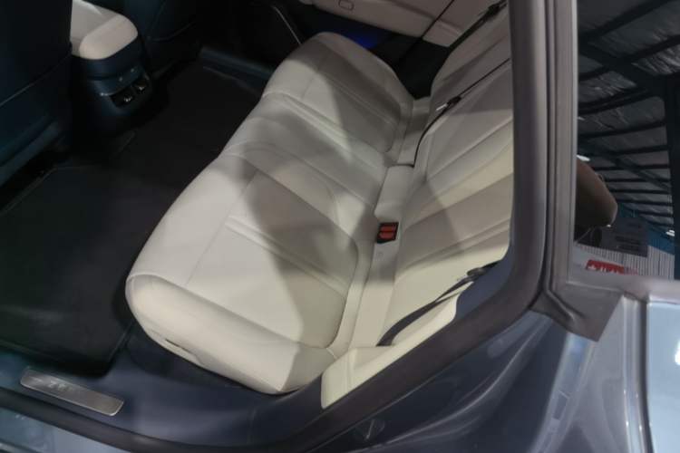 Used Zeekr 007 2024 Rear-Drive Intelligent Driving Version 100 kWh Left Rear Seat