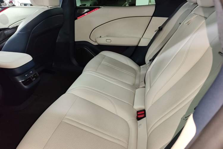 Used Zeekr 007 2024 Rear-Drive Intelligent Driving Version 75 kWh Left Rear Seat