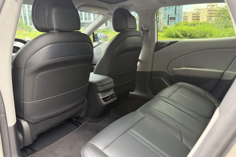 Used Zeekr 007 2024 Rear-Drive Intelligent Driving Version 100 kWh Left Rear Seat