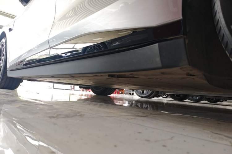 Used Zeekr 007 2024 Rear-Drive Enhanced Version 75 kWh Left Side Sill