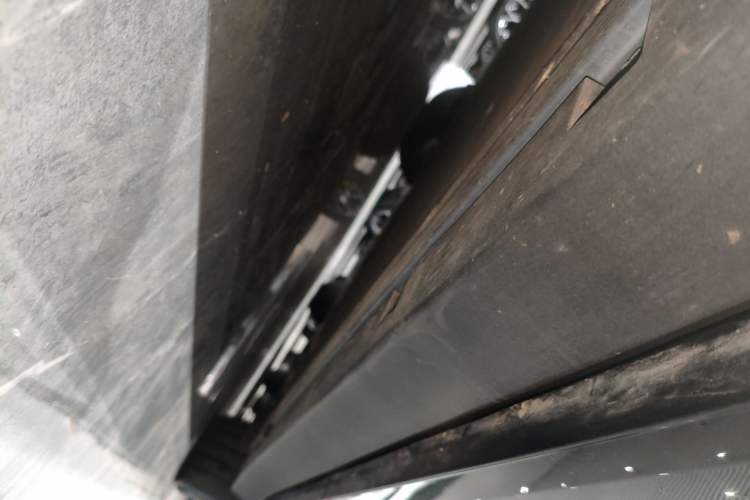 Used Zeekr 007 2024 Rear-Drive Version 100 kWh Left Side Sill