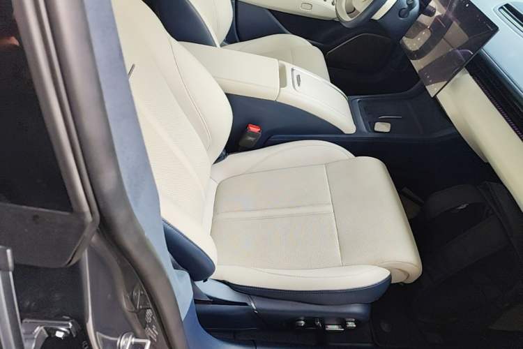 Used Zeekr 007 2024 Rear-Drive Intelligent Driving Version 75 kWh Right Front Seat