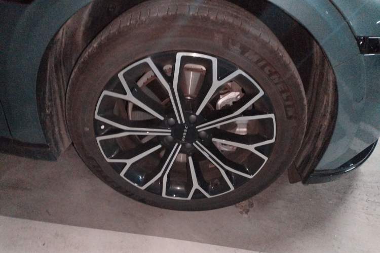 Used Zeekr 007 2024 Rear-Drive Intelligent Driving Version 75 kWh Right Front Wheel Hub