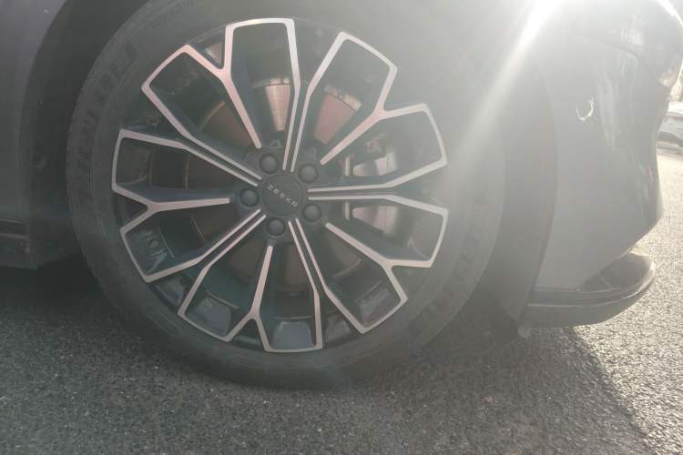 Used Zeekr 007 2024 Rear-Drive Version 100 kWh Right Front Wheel Hub