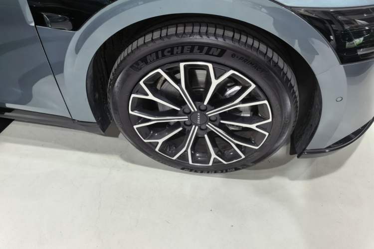Used Zeekr 007 2024 Rear-Drive Intelligent Driving Version 100 kWh Right Front Wheel Hub