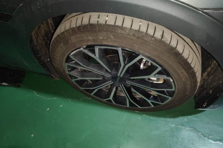 Used Zeekr 007 2024 Four-Wheel Drive Version 75 kWh Right Front Wheel Hub