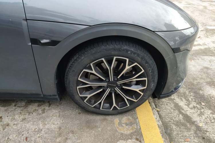 Used Zeekr 007 2024 Rear-Drive Intelligent Driving Version 75 kWh Right Front Wheel Hub