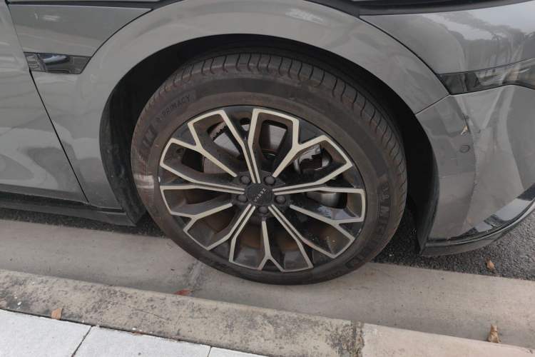 Used Zeekr 007 2024 Rear-Drive Enhanced Version 75 kWh Right Front Wheel Hub