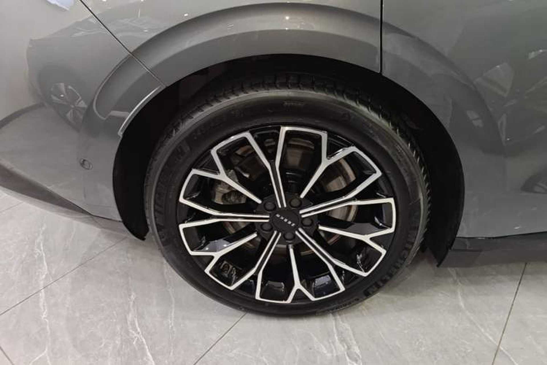 Used Zeekr 007 2024 Rear-Drive Intelligent Driving Version 75 kWh Right Rear Wheel Hub