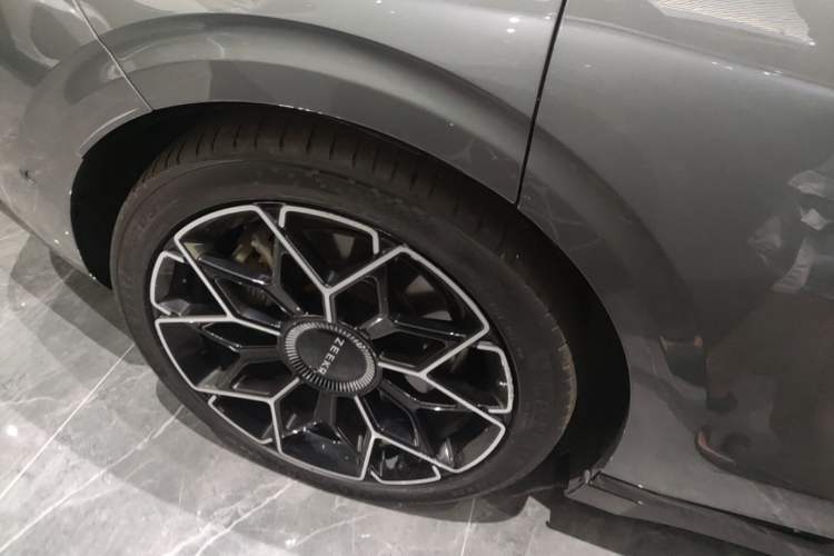 Used Zeekr 007 2024 Four-Wheel Drive Intelligent Driving Version 100 kWh Right Rear Wheel Hub