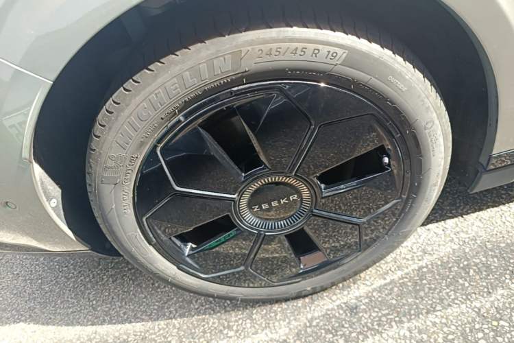 Used Zeekr 007 2024 Rear-Drive Intelligent Driving Version 100 kWh Right Rear Wheel Hub