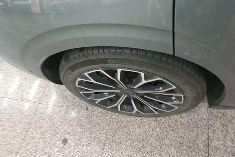 Used Zeekr 007 2024 Four-Wheel Drive Version 75 kWh Right Rear Wheel Hub