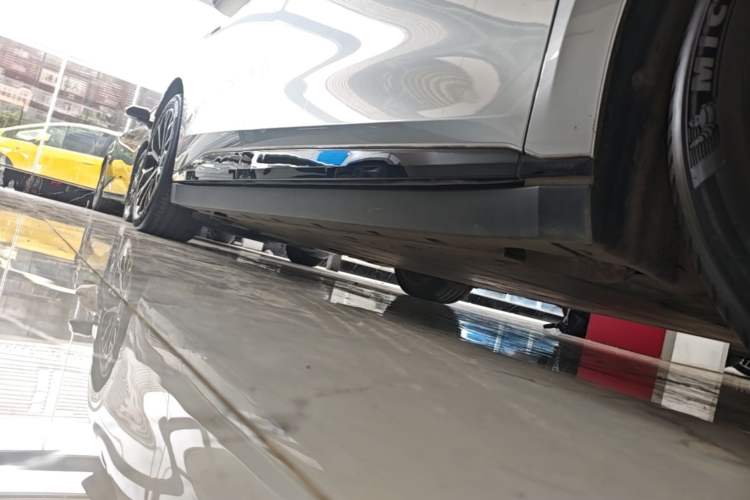 Used Zeekr 007 2024 Rear-Drive Enhanced Version 75 kWh Right Side Sill