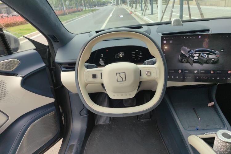 Used Zeekr 007 2024 Rear-Drive Enhanced Version 75 kWh Steering Wheel