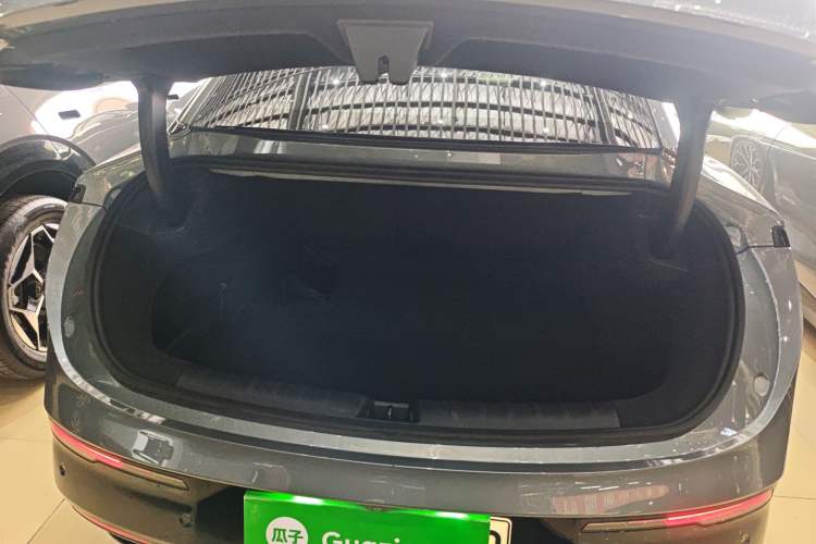 Used Zeekr 007 2024 Rear-Drive Enhanced Version 75 kWh Trunk