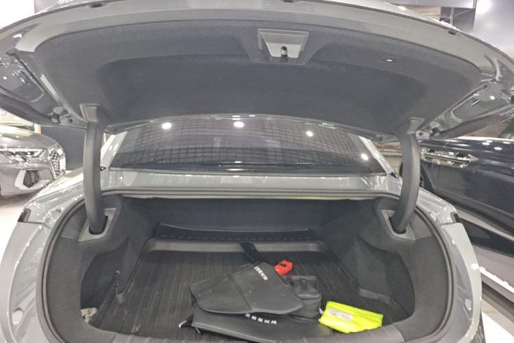 Used Zeekr 007 2024 Four-Wheel Drive Version 75 kWh Trunk