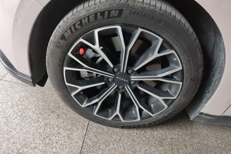 Used Zeekr 007 2024 Four-Wheel Drive Intelligent Driving Version 75 kWh Left Front Wheel Hub