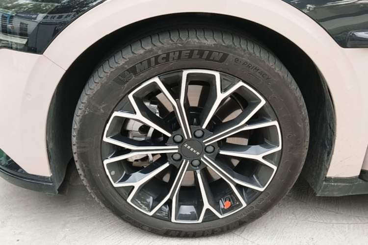 Used Zeekr 007 2024 Four-Wheel Drive Intelligent Driving Version 75 kWh Left Front Wheel Hub