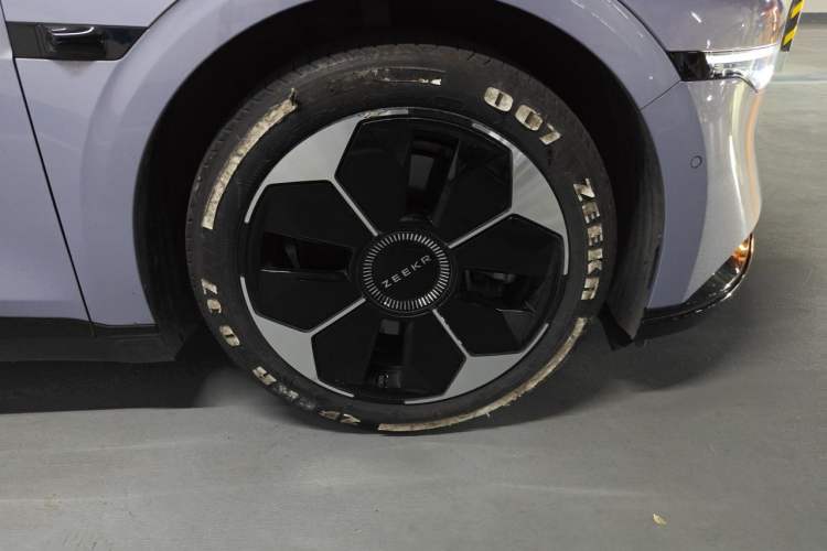 Used Zeekr 007 2024 Rear-Drive Intelligent Driving Version 75 kWh Right Front Wheel Hub
