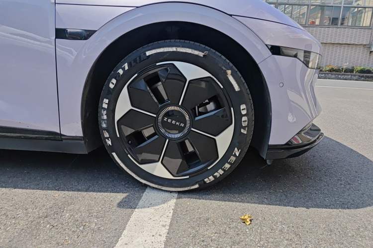 Used Zeekr 007 2024 Rear-Drive Intelligent Driving Version 75 kWh Right Front Wheel Hub