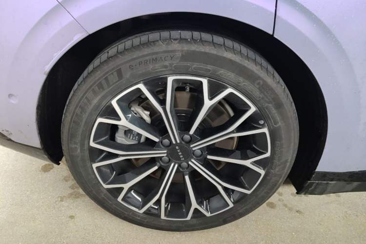 Used Zeekr 007 2024 Four-Wheel Drive Intelligent Driving Version 100 kWh Right Rear Wheel Hub