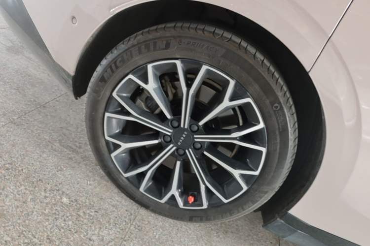 Used Zeekr 007 2024 Four-Wheel Drive Intelligent Driving Version 75 kWh Right Rear Wheel Hub