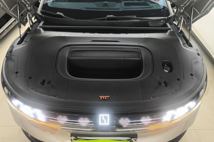 Used Zeekr 007 2024 Four-Wheel Drive Version 75 kWh Engine Bay