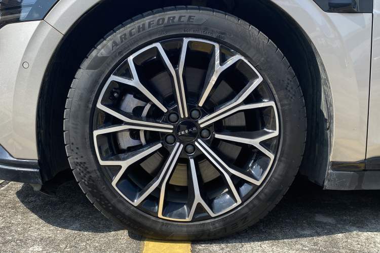 Used Zeekr 007 2024 Four-Wheel Drive Version 75 kWh Exterior 2