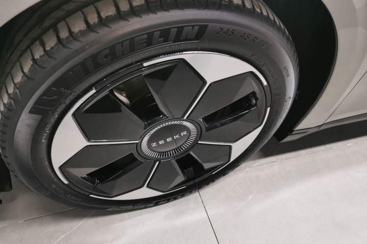 Used Zeekr 007 2024 Rear-Drive Enhanced Version 75 kWh Exterior 4