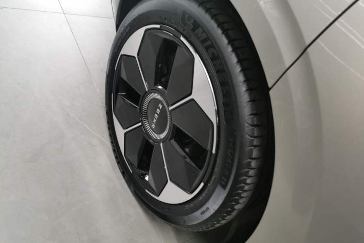 Used Zeekr 007 2024 Rear-Drive Enhanced Version 75 kWh Exterior 5