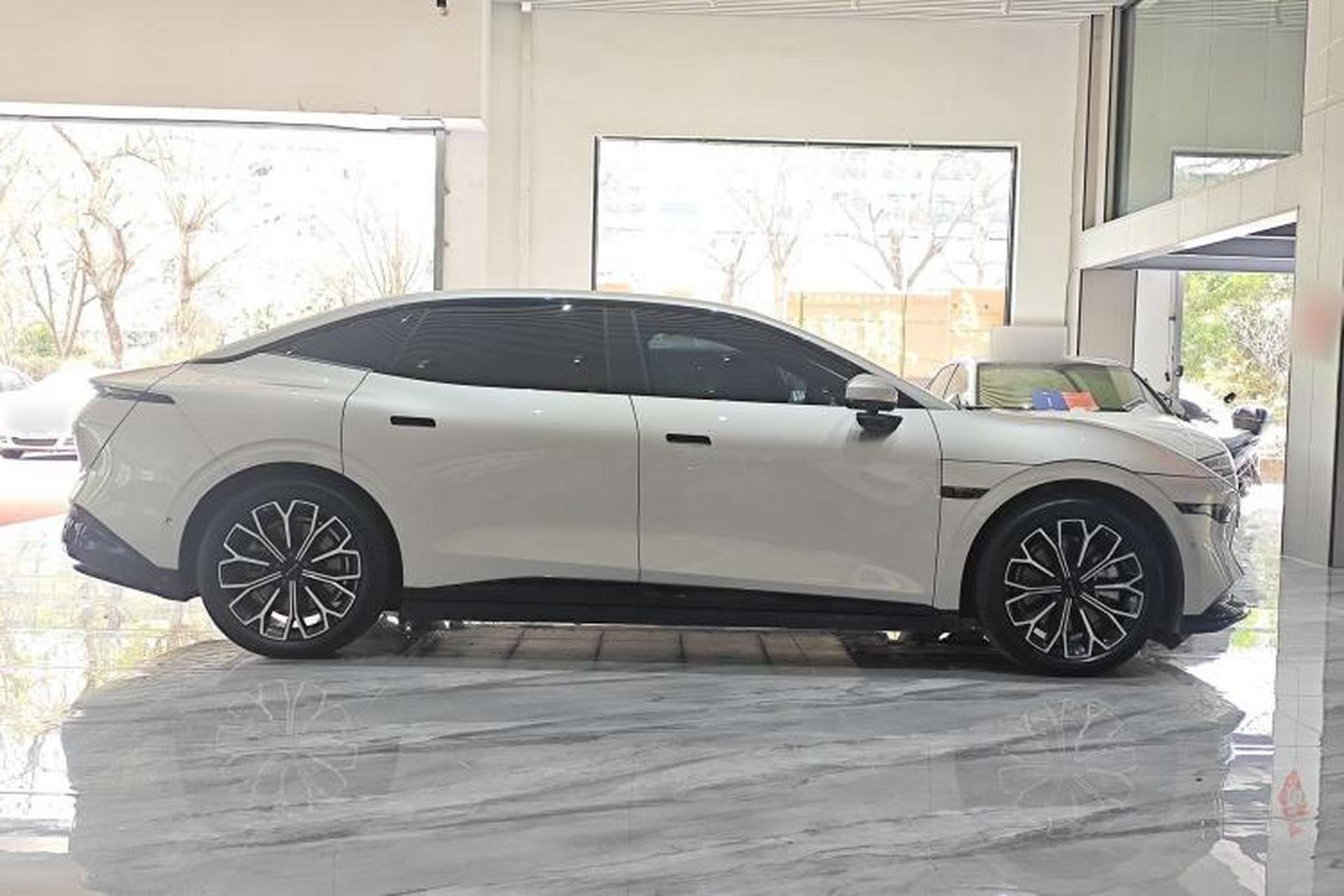 Used Zeekr 007 2024 Rear-Drive Enhanced Version 75 kWh Exterior 8