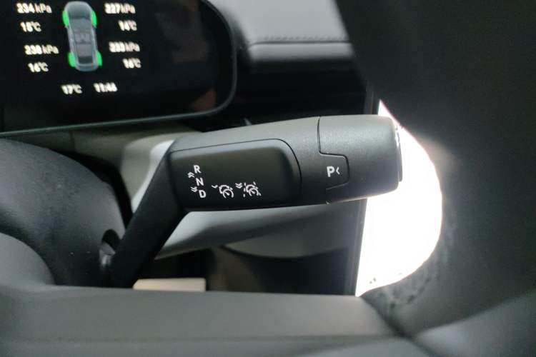 Used Zeekr 007 2024 Rear-Drive Intelligent Driving Version 75 kWh Gear Lever