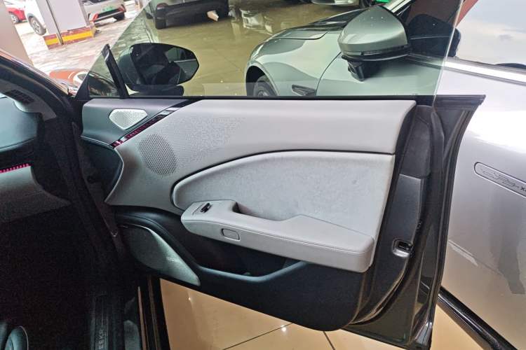 Used Zeekr 007 2024 Rear-Drive Intelligent Driving Version 75 kWh Interior 5