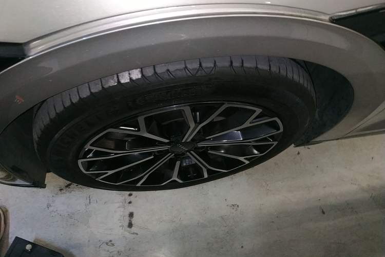 Used Zeekr 007 2024 Rear-Drive Intelligent Driving Version 75 kWh Left Front Wheel Hub