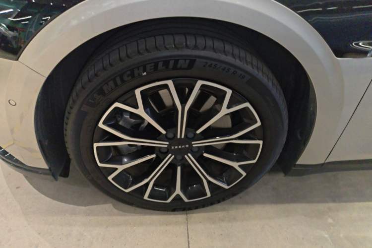 Used Zeekr 007 2024 Four-Wheel Drive Version 75 kWh Left Front Wheel Hub
