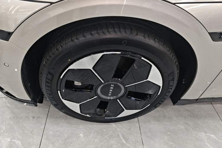 Used Zeekr 007 2024 Rear-Drive Intelligent Driving Version 75 kWh Left Front Wheel Hub