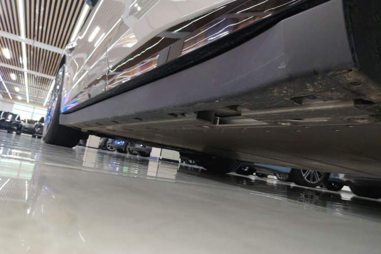Used Zeekr 007 2024 Rear-Drive Version 75 kWh Left Side Sill