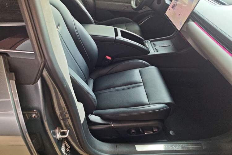 Used Zeekr 007 2024 Rear-Drive Intelligent Driving Version 75 kWh Right Front Seat