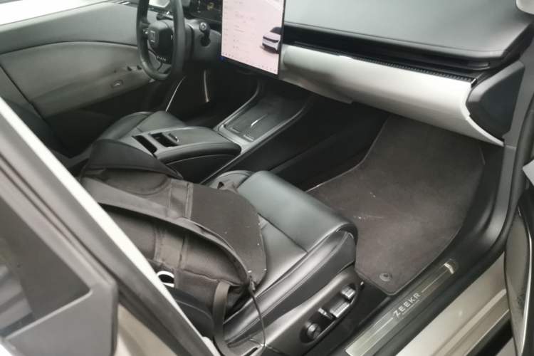 Used Zeekr 007 2024 Rear-Drive Enhanced Version 75 kWh Right Front Seat