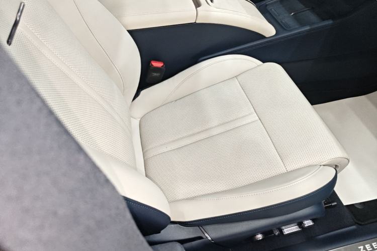 Used Zeekr 007 2024 Rear-Drive Intelligent Driving Version 75 kWh Right Front Seat