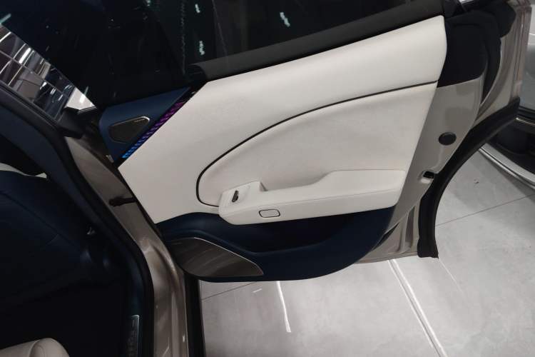 Used Zeekr 007 2024 Rear-Drive Version 75 kWh Right Rear Door Interior