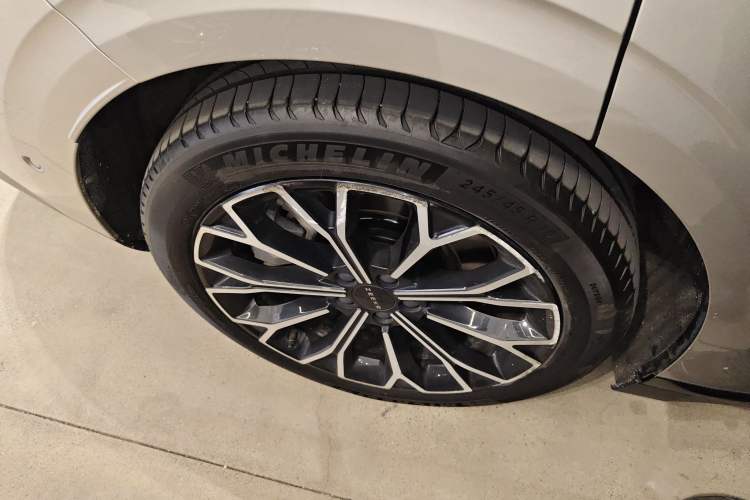 Used Zeekr 007 2024 Four-Wheel Drive Version 75 kWh Right Rear Wheel Hub